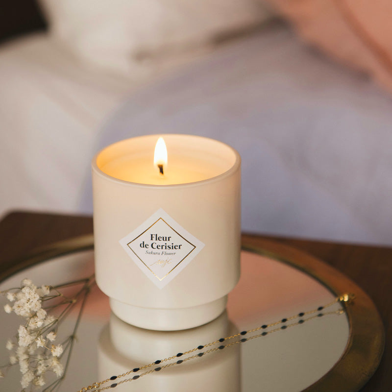 Bougie Bijou Les Essentielles bracelet or billes noires fleur de cerisier Jolie Candle