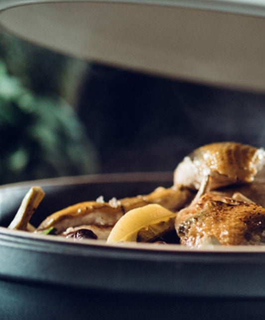 Tajine de cuisses de poulet aux oignons confits et aubergines