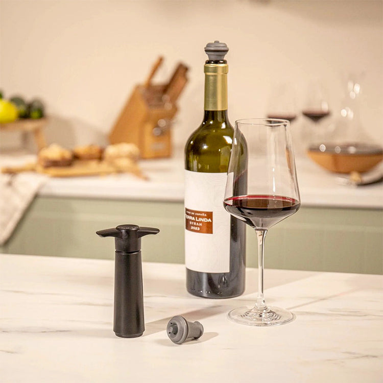 Pompe à vin noire avec 2 bouchons Vacu Vin