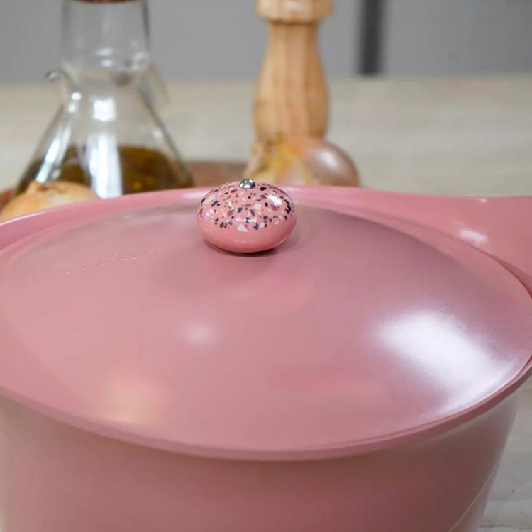 Poignée cocotte en terrazzo rose L'Incroyable Cookut