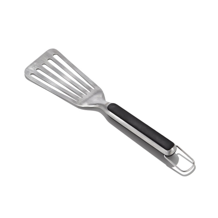 Spatule ajourée flexible en acier inoxydable de 45,7 cm pour barbecue Oxo