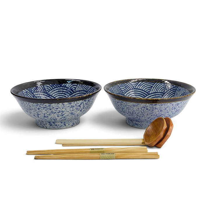 Coffret Du Bruit dans la Cuisine avec deux bols à ramen en porcelaine bleue, cuillères et baguettes en bambou