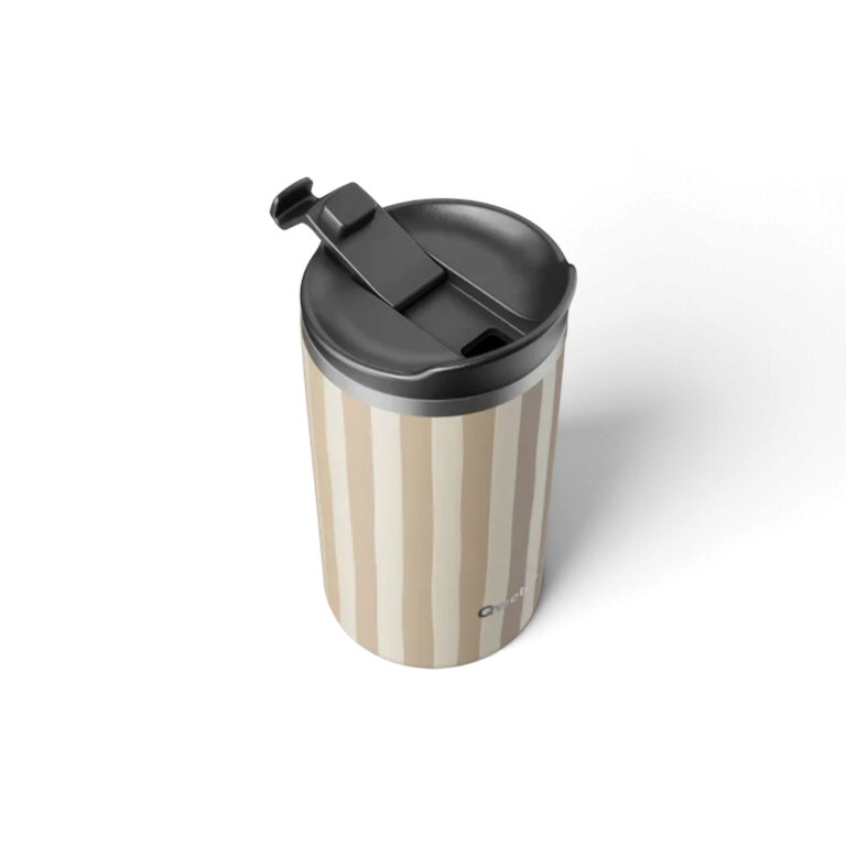 Mug isotherme Qwetch Allure Lin 350ml en inox beige rayé avec couvercle noir, vendu par Du Bruit dans la Cuisine