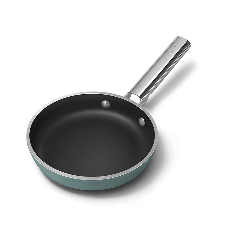 Poêle anti-adhésive 24 cm Vert Émeraude Mat Années 50 Smeg