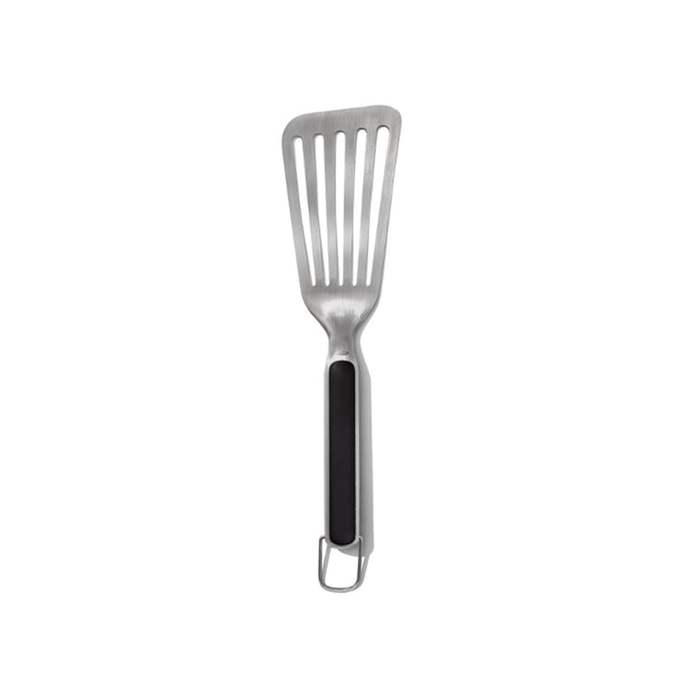 Spatule ajourée flexible en acier inoxydable de 45,7 cm pour barbecue Oxo