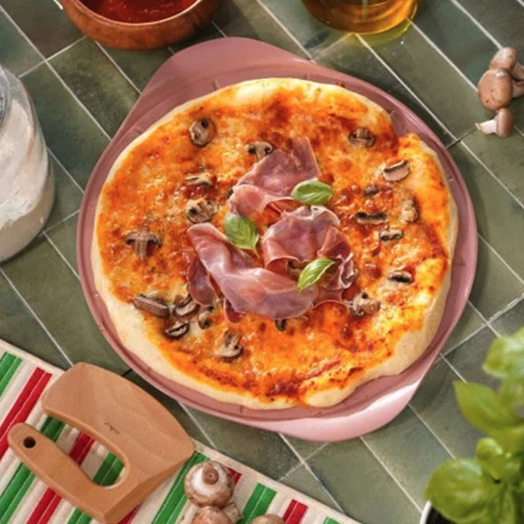 Plat à pizza de 33 cm en rose marshmallow Le Formidable Cookut